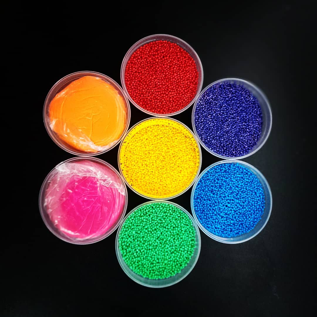 Fondré fondant colours and sprinkles